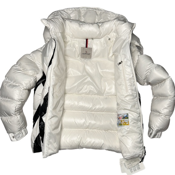 ❌ SOLD 😍MONCLER HAINE ZIG ZAG DOWN JACKET
WHITE & BLACK - Picture 12 of 15